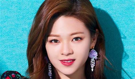 This time around, jeongyeon is currently experiencing panic and psychological anxiety. Why TWICE JeongYeon Broke Down During Thailand Concert ...