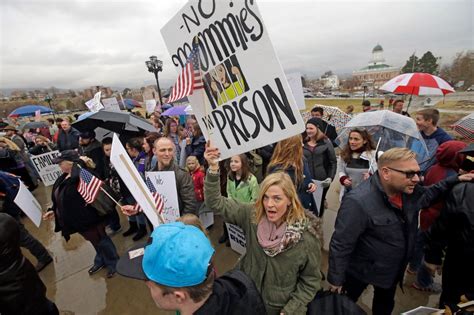 Utah S State Senate Votes Unanimously To Decriminalize Polygamy