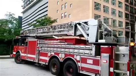 Chicago Fire Department Responding With Blazing Sirens And Air Horns Youtube