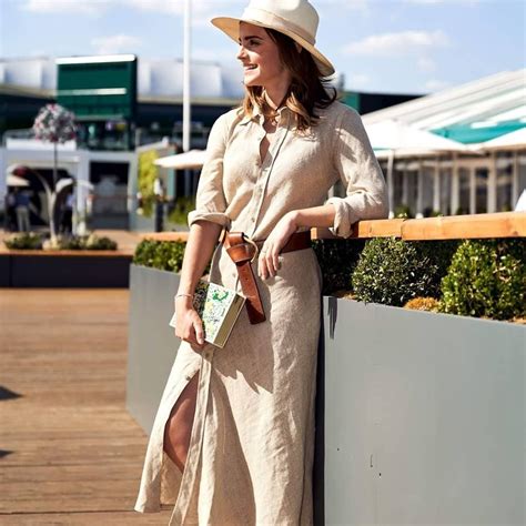Il tennis femminile è uno sport molto amato, al pari di quello maschile. ️ NEW PHOTO ️ Emma Watson oggi, fotografata a Wimbledon ...