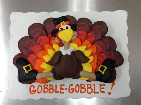 These realistic cakes take days to make, and a turkey like this would cost over $600 to order. Thanksgiving turkey cupcake cake. 24 cupcakes | Turkey ...
