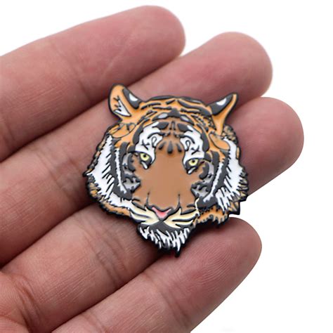 P3605 Dongmanli Animal Tiger Lion Bear Metal Enamel Pins And Brooches