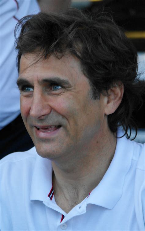 Con la voglia di vivere, con la voglia di vincere. File:Alex zanardi brandshatch2014.JPG - Wikimedia Commons