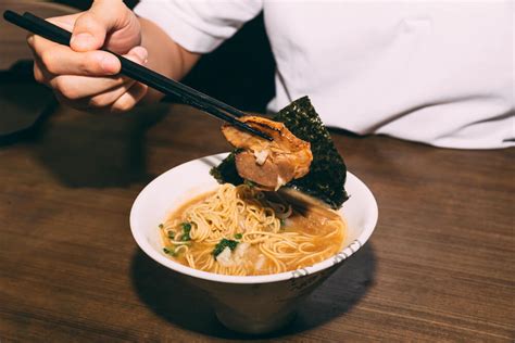 How To Eat Ramen The Japanese Way Dos And Donts 2023