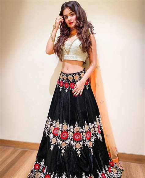 Avneet Kaur Official On Instagram “happy Navratri Everyone ️ Outfit By Theadhyadesigner