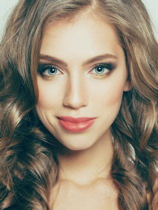 Does your face have curves? Female hairstyles suitable for oval face shape | Frisuren ...