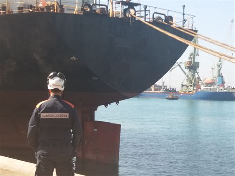 Incidente stradale mentre erano a bordo di una delle jeep utilizzate per gli spostamenti nelle stradine dell'isola. Taranto - Capitaneria di Porto. In azione il Nucleo "Port ...
