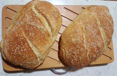 Étaler dessus la savora et le ketchup. Recette de Pain Maison - Recette Plat - Recette Cuisine Facile
