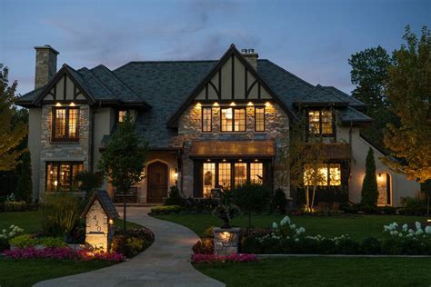 17 Gorgeous Traditional Home Exterior Designs You Will Find Inspiration