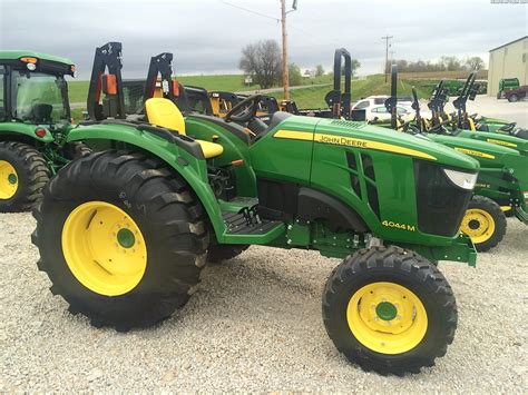 Tractor John Deere 4044m Agropost