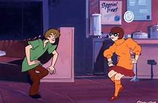 scooby velma dance giphy shaggy daphne dinkley fungirlish outlander 5x06 cerebros