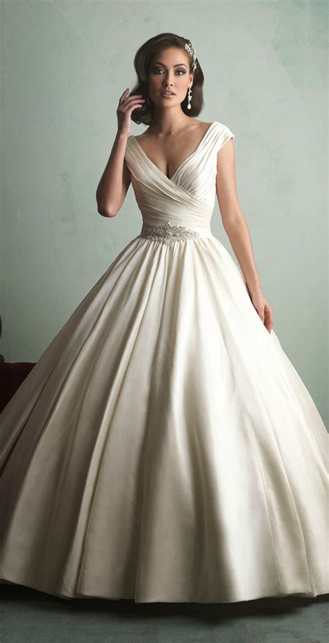 Another top wedding dress designer is oscar de la renta. Allure Bridals Fall 2014 - Belle The Magazine