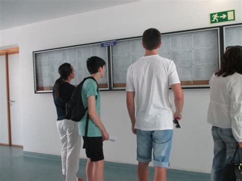 De 27/09 a 08/10 (2) apresentação da candidatura à 2.ª fase do concurso nacional de acesso ao ensino superior. RESULTADOS EXAMES NACIONAIS ENS. SECUNDÁRIO - COMPARAÇÃO ...