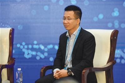 今天早些时候 字节跳动 宣布了一项重要的人士变动，ceo 张一鸣确定卸任，未来将 在发布的 公开信 中，张一鸣称自己「不是传统意义上的成熟管理者」，更喜欢「研究组织和市场原理来减少管理」。 马化腾对张一鸣：王者与新秀的战争_新浪财经_新浪网