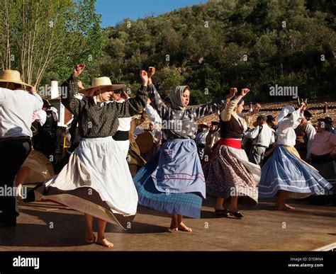 Portuguese Folk Dancers Hi Res Stock Photography And Images Alamy