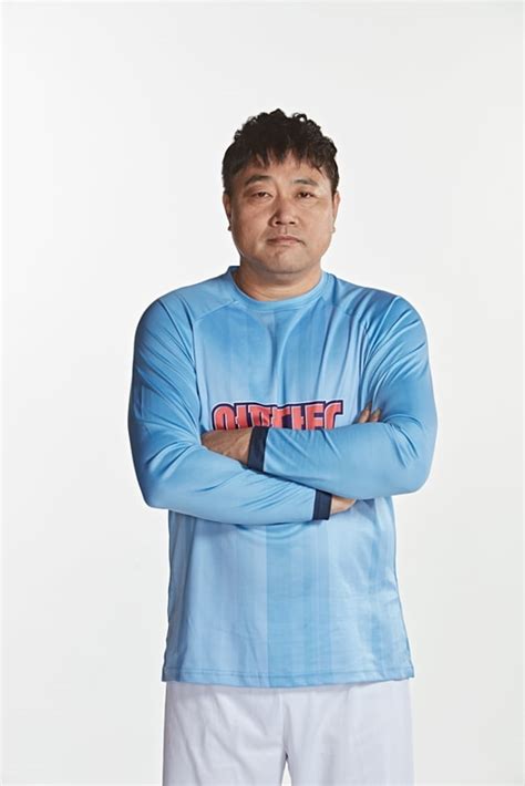 양준혁 결혼, 52세 나이에 품절남 대열 합류…예비신부는 '성덕'. 양준혁 오랜 팬과 12월 결혼…예비신부 뭉찬 촬영장 깜짝 방문 ...