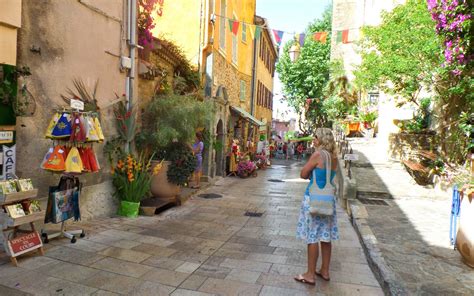 Vente et location de villa au gaou bénat, appartement ou location de vacances à bormes les mimosas. Bormes les Mimosas bloemendorp aan de Franse kust ...