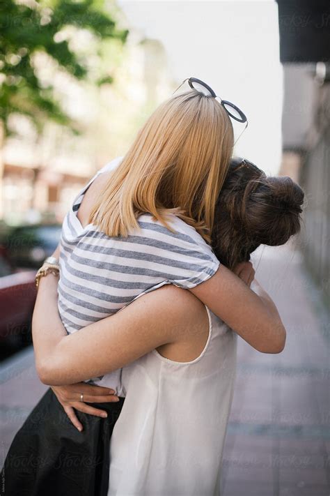 Ver Hug For A Best Friend Del Colaborador De Stocksy Jelena Jojic
