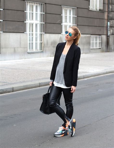 Super Stylish Ways To Wear Bright Sneakers In 2020 Spring Outfits Casual Fashion Style