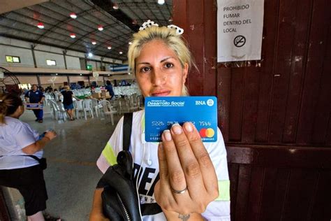 La tarjeta visa alimentos que es entregada el ministerio de desarrollo social de buenos aires se encuentra haciendo un nuevo relevamiento en la consulta de saldo se puede llevar a cabo por medio de la página de visa social ya que es desde ahí que una vez que se acceda van a tener todos. Tarjeta Alimentar: cómo consultar el saldo y cuánto se ...