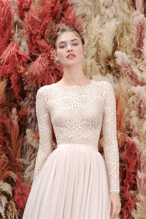 Le spose che scelgono un abito da sposa semplicissimo. Atelier Emé - Abiti da sposa semplici: eleganza e raffinatezza