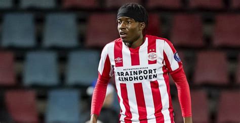 Noni madueke (chukwunonso tristan madueke, born 10 march 2002) is a british footballer who plays as a right midfield for dutch club psv. 'PSV-talent Madueke (17) maakt indruk in Den Bosch en kan ...