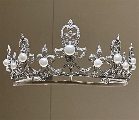 Royal Pearl Tiaras And Treasures On Display In The Middle East