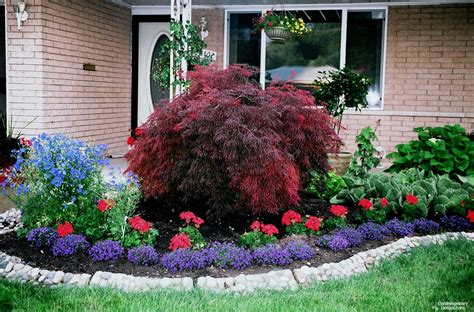 If you have an old tree stump you have yet to remove, hollow out the middle and plant some annual flowers. Flower bed ideas for full sun