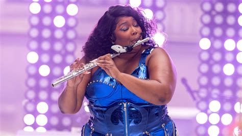 Watch Today Excerpt Watch Lizzo Plays 200 Year Old Flute At