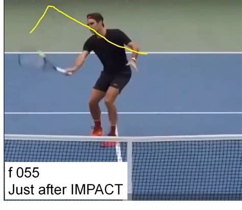 テニスラケットの科学671 テニスラケットの科学120＊の補足1 身体とラケットの操縦法フェデラーのフォアボレーを見る① 構え