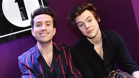 Bbc radio 1 presenter nick grimshaw to discuss his decision to leave the breakfast show, his famous friends and his rumoured romance with harry styles. How Ed Sheeran helped Harry Styles to make his debut solo ...