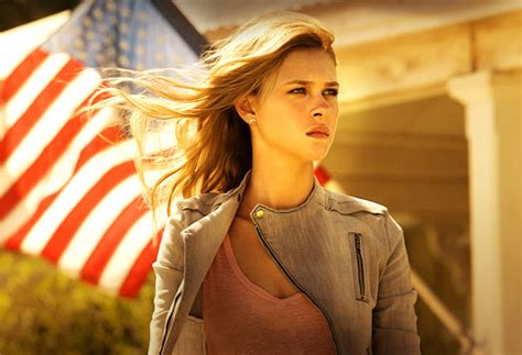 As humanity picks up the pieces after an epic battle, a shadowy group emerges to gain control of history. PHOTO GALLERY: Young actors lead cast of Transformers: Age ...