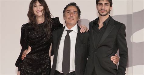 Charlotte Gainsbourg son compagnon Yvan Attal et leur fils Ben à la