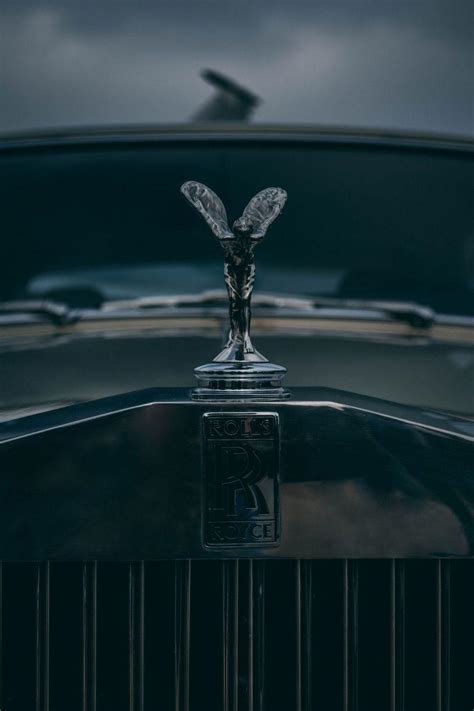 It is in the form of a woman leaning forwards with her arms outstretched behind and above her. Rolls Royce Car 4k iPhone 2020 Wallpapers - Wallpaper Cave