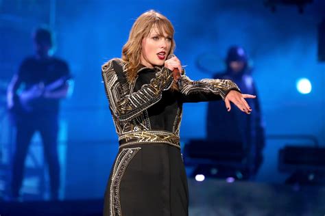 Taylor Swift Reputation Stadium Tour Pictures Popsugar Celebrity