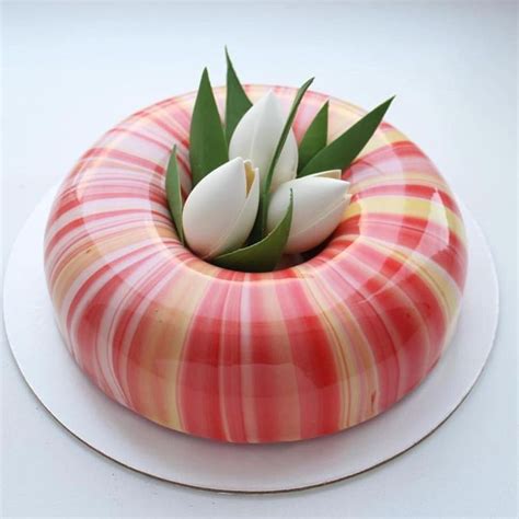 Die gelatine in kaltem wasser quellen lassen. Mirror glaze Torte: Rezept für Spiegelkuchen mit Überzug ...