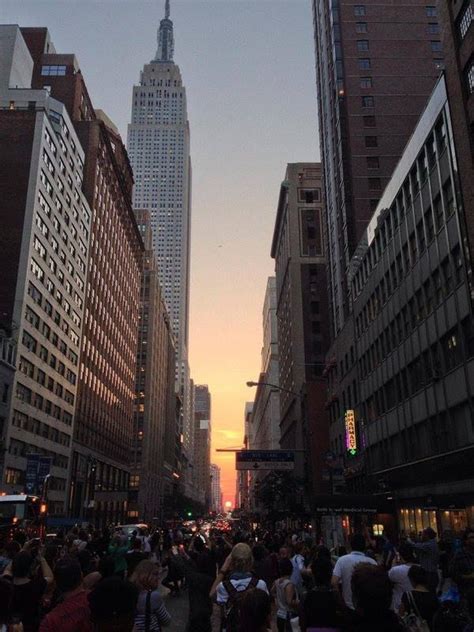 The Phenomenon Known As Manhattanhenge Appeared In New York This