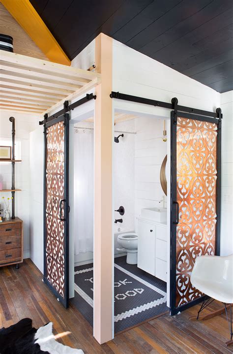 What's the single bathroom decorating idea we think everyone should crib? Kim Lewis Tiny Home - Tiny House France