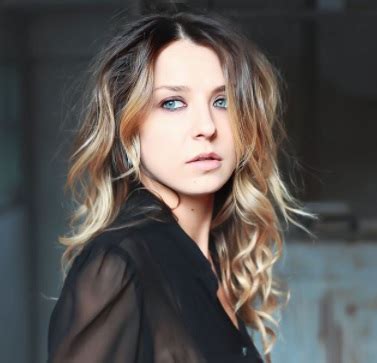 La famiglia izzo è tra le più rinomate nel mondo del cinema italiano. Conoscete la sorella di Myriam Catania? Anche lei è una ...
