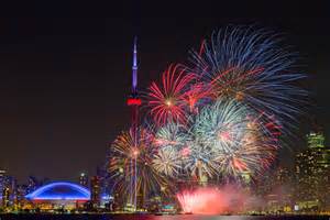 Happy canada day to each and everyone living in canada and their neighbouring nations. Canada Day Fireworks 2014 Toronto Photos - Duncan.co