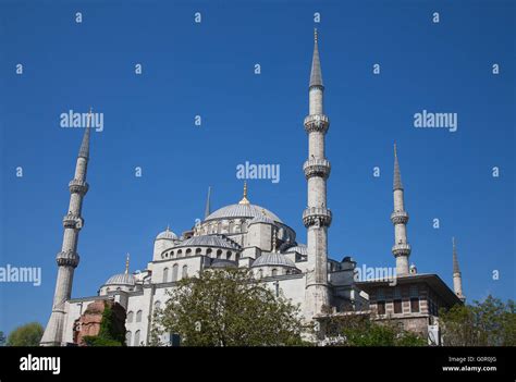 la famosa mezquita azul en estambul turquía fotografía de stock alamy