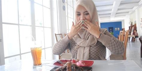Selain menggunakan cara menghilangkan bau badan di atas, kamu juga bisa memanfaatkan bahan alami pengusir bau. " 11 Cara Cepat Buang Angin Dalam Badan " (With images ...