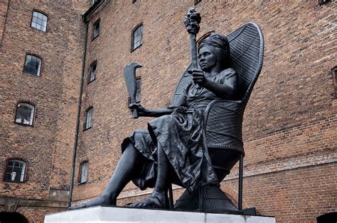 Denmark Unveils Statue Of Queen Mary Ingebretsens Nordic Marketplace
