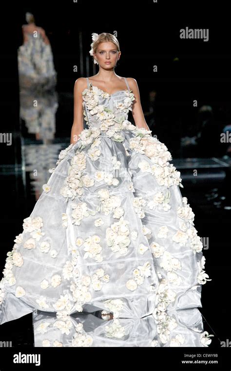 Dolce And Gabbana Milan Ready To Wear Spring Summer Voluminous Grey Flower Wedding Gown Stock