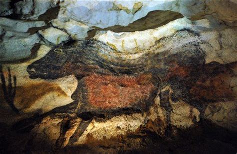 Lascaux Cave At The Entrance Prehistoric Painting Cave Paintings