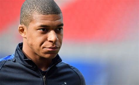 El presidente del real madrid intentó convencer a mbappé, que podría quedarse. Mbappé mete a Florentino Pérez en una conspiración con ...