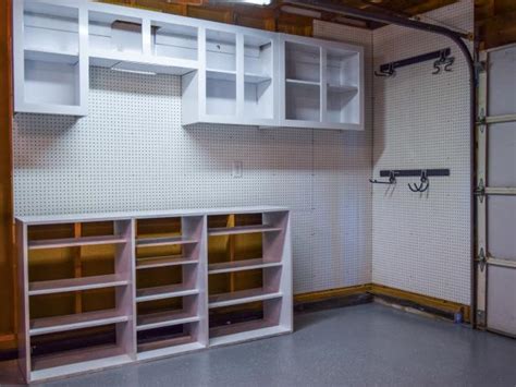 In order to turn a garage into a more usable space, a little organisation is needed. How to Install a Pegboard | how-tos | DIY