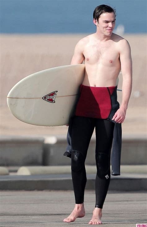 Thestarscomeouttoplay Nicholas Hoult Shirtless Barefoot