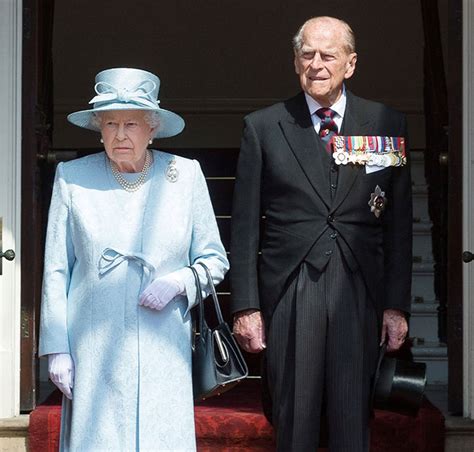 Primeiro, como já vimos aqui, ela não é apenas rainha da inglaterra: Aos 96 anos de idade, Príncipe Philip, marido da Rainha ...
