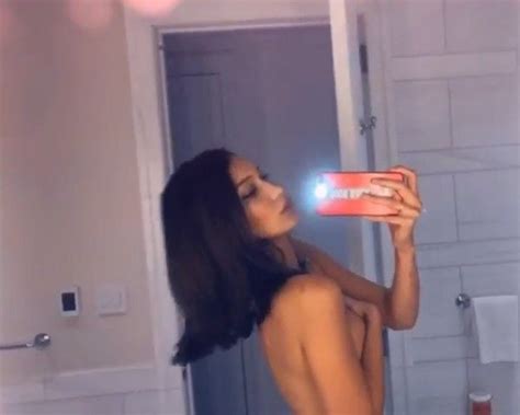 Bella Hadid The Fappening Topless Covered 2 Photos The Fappening